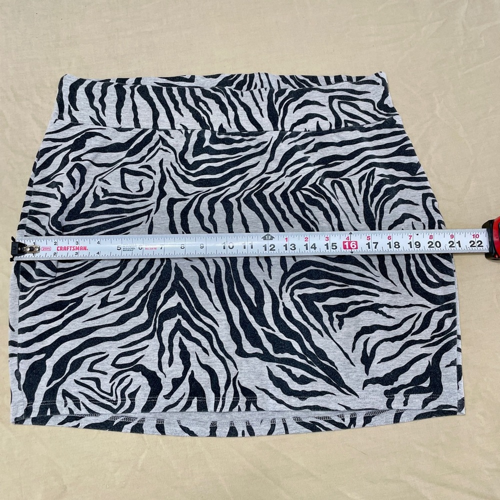 Torrid Zebra Print Mini Skirt Plus Size 1 Gray Black Stretch Jersey